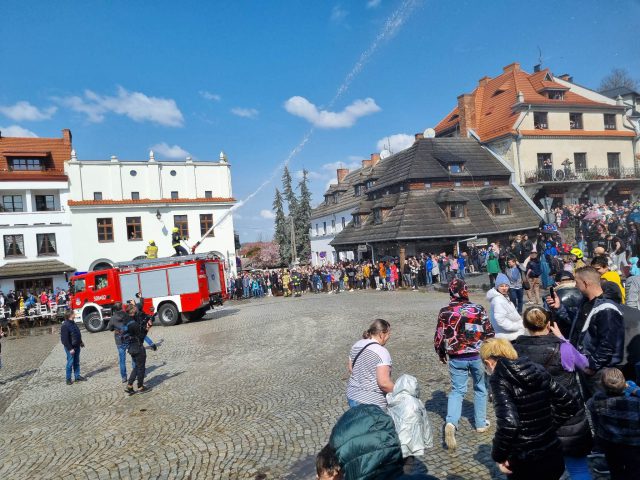 Lany Poniedziałek w Kazimierzu Dolnym przyciągnął tłumy (zdjęcia, wideo)