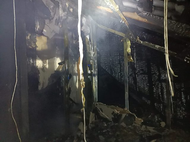 Strażacy walczyli z pożarem budynku mieszkalnego. Działania gaśnicze trwały sześć godzin (zdjęcia)