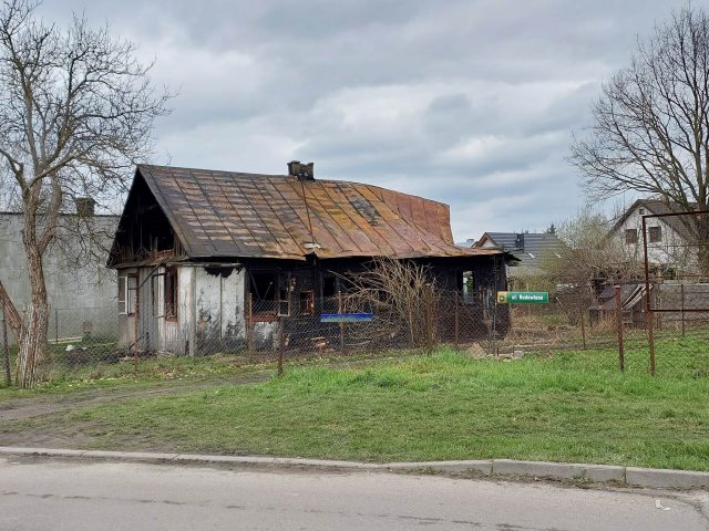 Tragiczny pożar pustostanu. Nie żyje mężczyzna (zdjęcia)