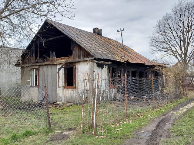 Tragiczny pożar pustostanu. Nie żyje mężczyzna (zdjęcia)