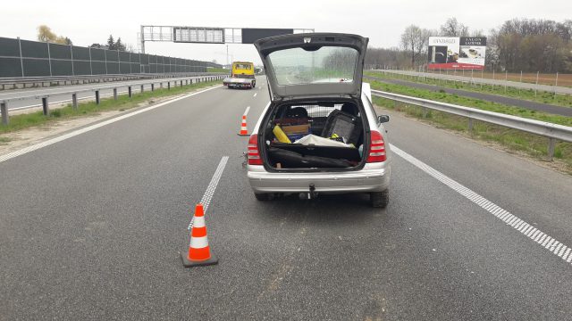 Zderzenie pojazdu z barierą na drodze S19. Utrudnienia w ruchu na trasie Kraśnik-Lublin (zdjęcia)