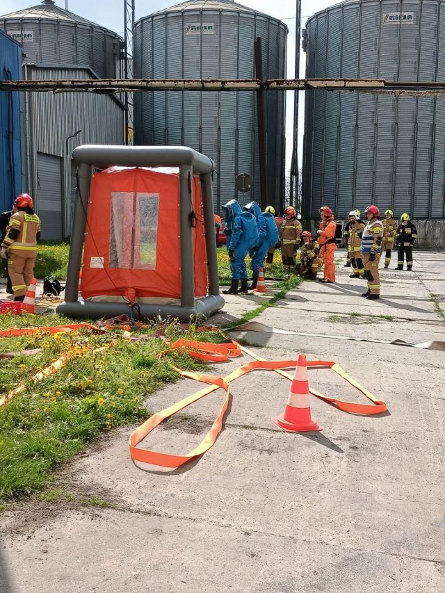 Strażacy ćwiczyli na terenie zakładu w Bodaczowie (zdjęcia)
