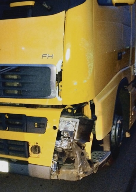 Kierujący ciężarówką nie ustąpił pierwszeństwa, doszło do zderzenia trzech pojazdów (zdjęcia)