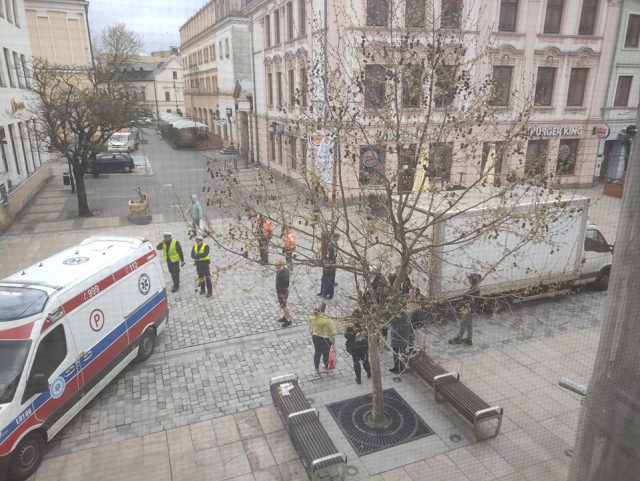 Potrącenie pieszej przez pojazd dostawczy na lubelskim deptaku (zdjęcia)