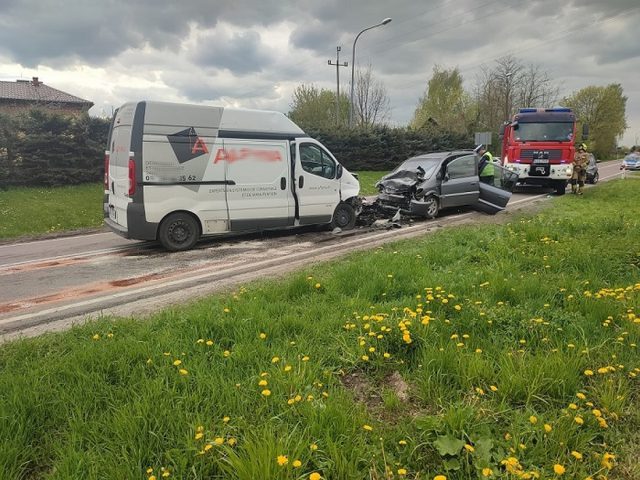 Wzrósł tragiczny bilans wypadku na trasie Łęczna – Włodawa. Dwie osoby nie żyją (zdjęcia)