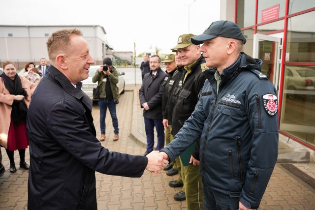 Minister rolnictwa i wojewoda lubelski na granicy w Dorohusku (zdjęcia)