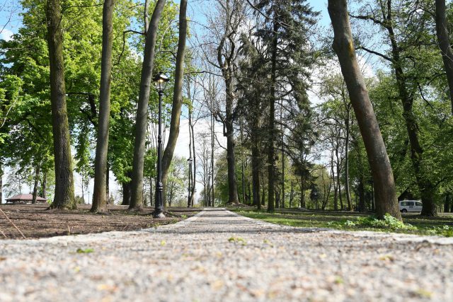 Zabytkowy park oraz zalew zmieniają swoje oblicze. Kompleksowa rewitalizacja dobiega końca (zdjęcia)