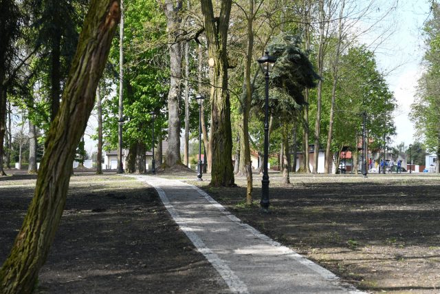 Zabytkowy park oraz zalew zmieniają swoje oblicze. Kompleksowa rewitalizacja dobiega końca (zdjęcia)