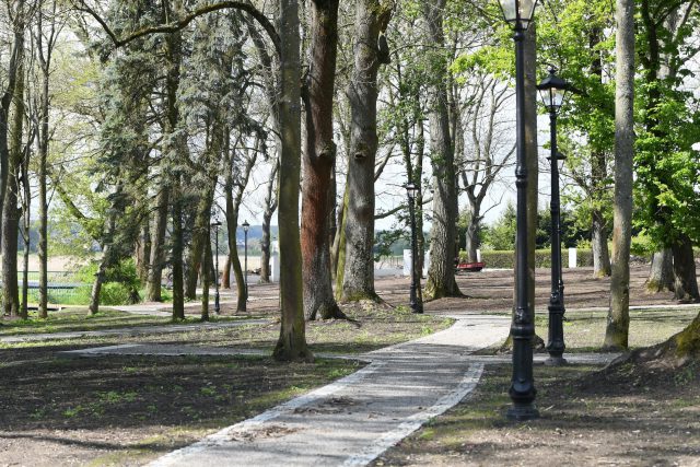 Zabytkowy park oraz zalew zmieniają swoje oblicze. Kompleksowa rewitalizacja dobiega końca (zdjęcia)