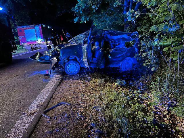 Ranny mężczyzna przyszedł na komendę. To kierowca renaulta, który uciekł z miejsca wypadku (zdjęcia)