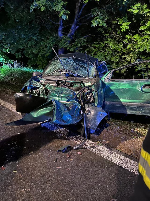 Ranny mężczyzna przyszedł na komendę. To kierowca renaulta, który uciekł z miejsca wypadku (zdjęcia)