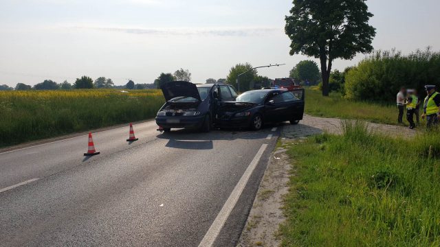 Jeden skręcał, drugi wyprzedzał. Są utrudnienia w ruchu po wypadku na drodze krajowej (zdjęcia) AKTUALIZACJA