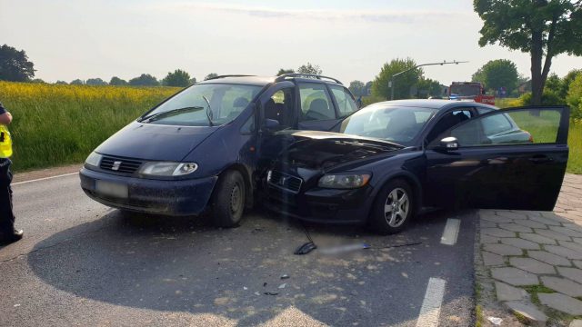 Jeden skręcał, drugi wyprzedzał. Są utrudnienia w ruchu po wypadku na drodze krajowej (zdjęcia) AKTUALIZACJA