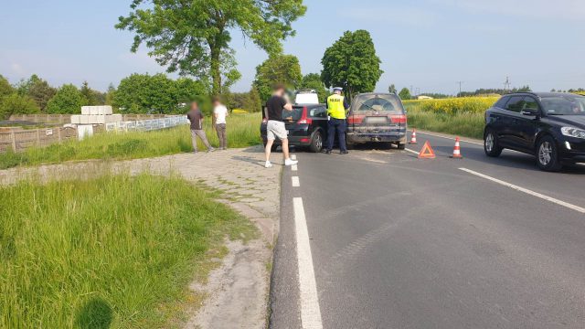 Jeden skręcał, drugi wyprzedzał. Są utrudnienia w ruchu po wypadku na drodze krajowej (zdjęcia) AKTUALIZACJA