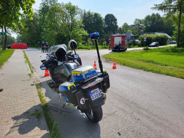 Tragiczny wypadek na lokalnej drodze. Podróżujące jednośladem małżeństwo zginęło na miejscu (zdjęcia)