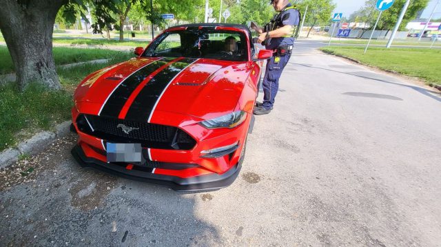 Policjanci zwrócili uwagę na zachowania kierowców wobec pieszych. Jeden dzień i aż 179 wykroczeń (zdjęcia)