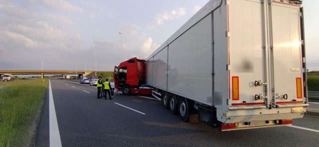 Ciężarówka uderzyła w bariery na obwodnicy Lublina. Są utrudnienia w ruchu (zdjęcia)