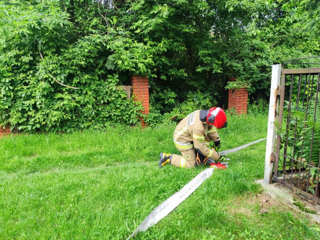 Strażacy walczą z pożarem budynku na Bronowicach. Po raz kolejny w tym samym miejscu (zdjęcia)
