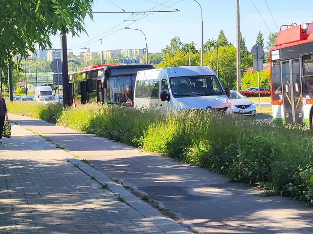 Wjechał autobusem w busa. Na szczęście nikt nie odniósł obrażeń (zdjęcia)