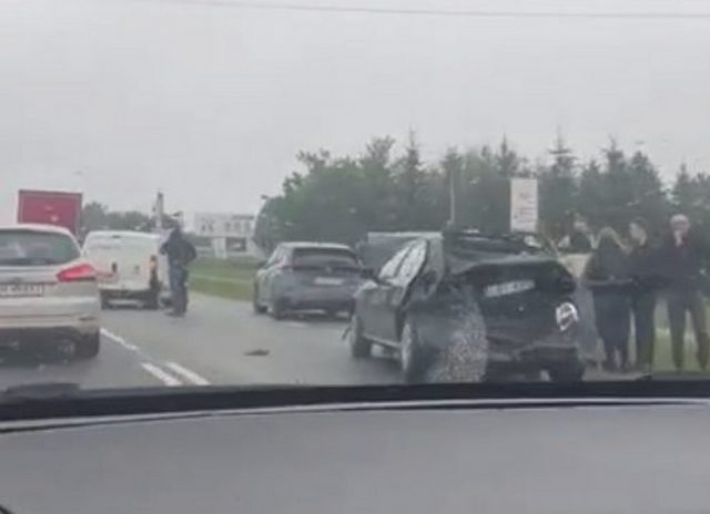 Zderzenie czterech pojazdów na trasie Lublin – Lubartów. Są osoby poszkodowane (zdjęcia, wideo)