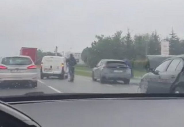 Zderzenie czterech pojazdów na trasie Lublin – Lubartów. Są osoby poszkodowane (zdjęcia, wideo)
