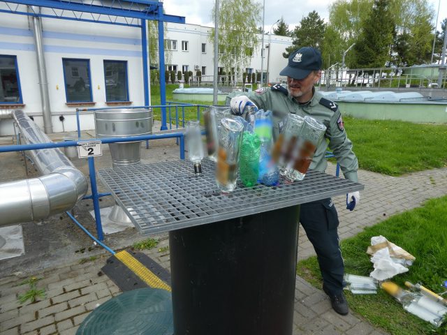 Kilkanaście tysięcy litrów alkoholu trafiło do oczyszczalni ścieków (zdjęcia)