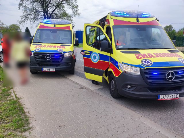 Utrudnienia w ruchu na trasie Lublin – Nałęczów po zderzeniu dwóch pojazdów. Jedna osoba w szpitalu (zdjęcia)