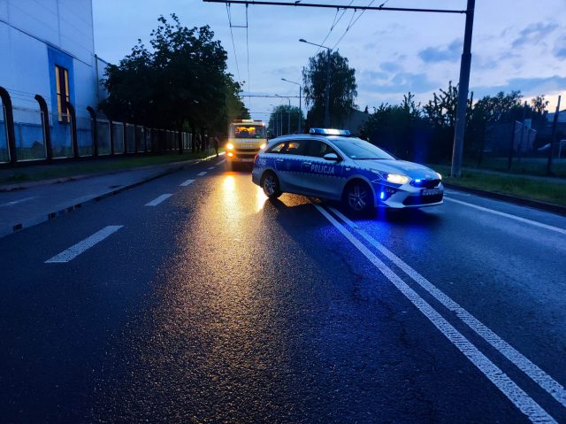 Zderzenie trzech pojazdów na ul. Krochmalnej. Jedna osoba była zakleszczona we wraku auta (wideo, zdjęcia)