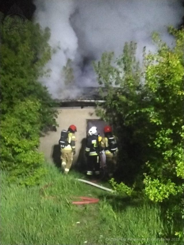 Tragiczny pożar pustostanu. Jedna osoba nie żyje (zdjęcia)