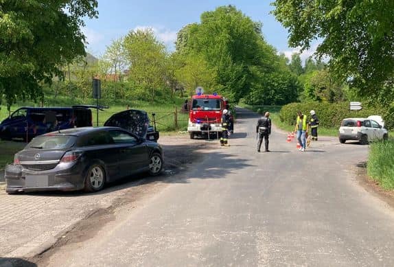 Najpierw dachowanie, potem zderzenie dwóch pojazdów. Dla kierującej mandat, dla kierującego wniosek do sądu  (zdjęcia)