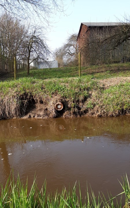 Wody Polskie weryfikują i zaślepiają nielegalne wyloty do rzek w regionie (zdjęcia)