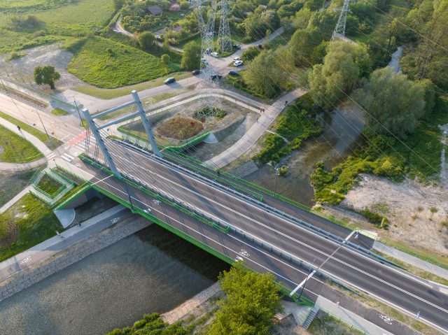 Tak było, a tak jest. Zobaczcie jak zmienił się most na ul. Żeglarskiej (zdjęcia)