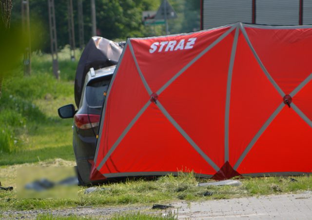 Tragiczny wypadek na lokalnej drodze. Podróżujące jednośladem małżeństwo zginęło na miejscu (zdjęcia)