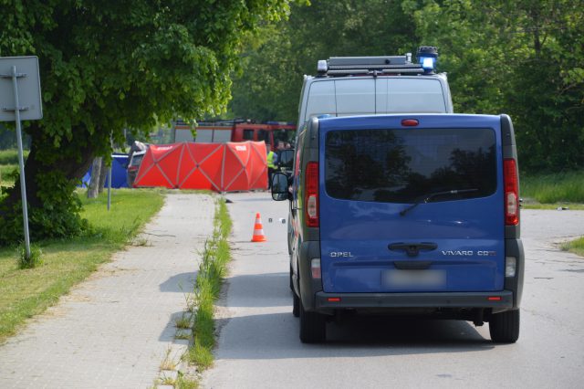 Tragiczny wypadek na lokalnej drodze. Podróżujące jednośladem małżeństwo zginęło na miejscu (zdjęcia)