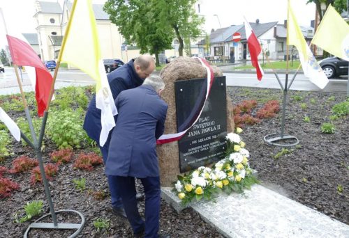 Plac w centrum Opola Lubelskiego otrzymał nazwę św. Jana Pawła II (zdjęcia)