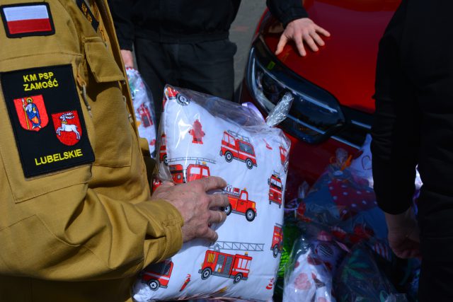 Strażacy otrzymali ponad 140 poduszek. „Jaśki” trafiły m.in. na wyposażenie wozów strażackich (zdjęcia)