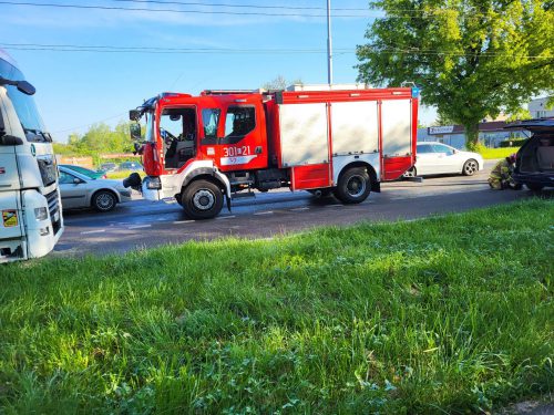 Pożar samochodu osobowego na ul. Krochmalnej (zdjęcia)