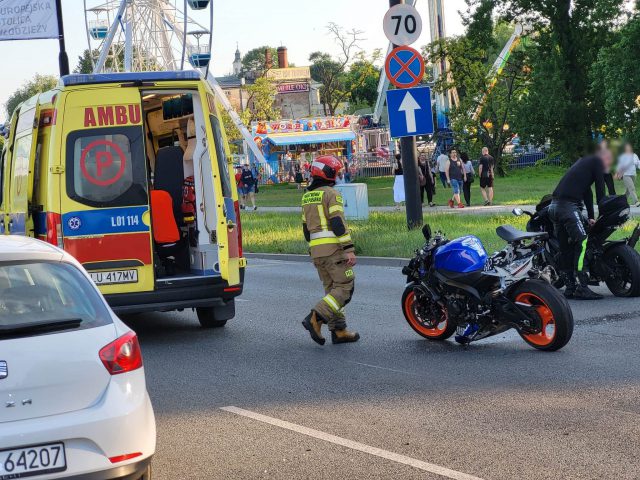 Zderzenie dwóch motocyklistów w Lublinie. Na miejscu trwają działania służb ratunkowych (zdjęcia)