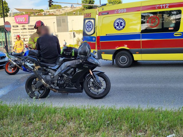Zderzenie dwóch motocyklistów w Lublinie. Na miejscu trwają działania służb ratunkowych (zdjęcia)