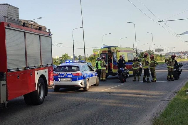 Zderzenie dwóch motocyklistów w Lublinie. Na miejscu trwają działania służb ratunkowych (zdjęcia)