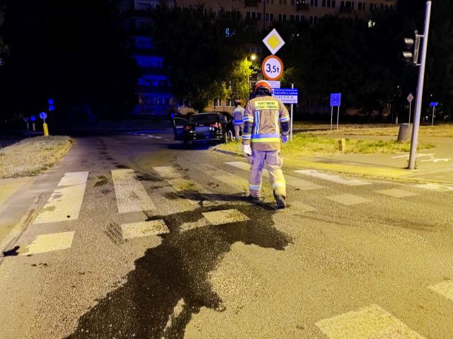 Zderzenie audi z toyotą. Kierowca jednego z aut nie ustąpił pierwszeństwa przejazdu (zdjęcia)