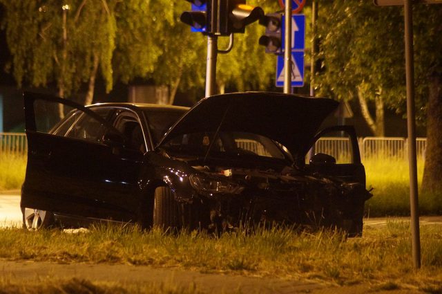 Zderzenie audi z toyotą. Kierowca jednego z aut nie ustąpił pierwszeństwa przejazdu (zdjęcia)