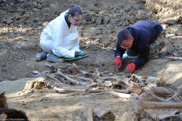 IPN zakończył prace na górkach czechowskich. Archeolodzy natrafili na trzy zbiorowe mogiły (zdjęcia)