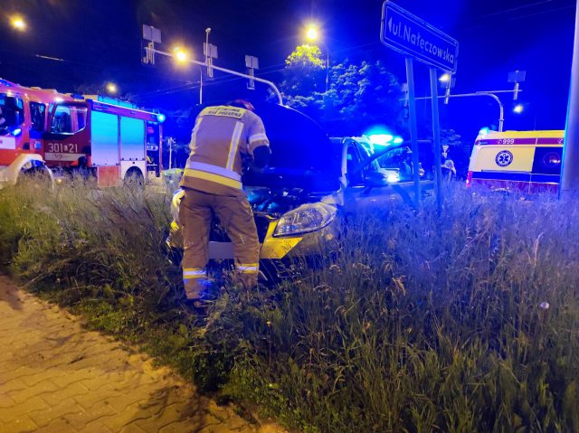 Sygnalizacja świetlna nie działała, nie ustąpiła pierwszeństwa przejazdu. Suzuki zderzyło się ze skodą (zdjęcia)