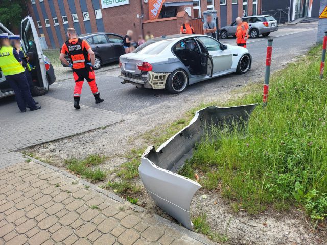 Wjechała w znajdujące się przed nią auto. Seat zderzył się z BMW (zdjęcia)