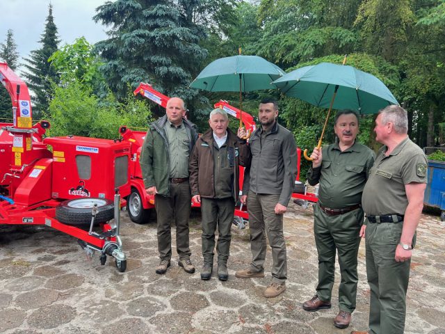 Przez lata służyły leśnikom, teraz będą pracować na Ukrainie. Samochody, drony i inny sprzęt przekazany na wschód (zdjęcia)