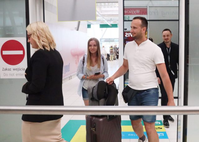 Takiego powrotu z wakacji się nie spodziewał. Pan Michał jest 3 mln pasażerem lubelskiego lotniska (zdjęcia)