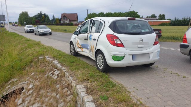 Zjeżdżała z ekspresówki, nie ustąpiła pierwszeństwa przejazdu. Opel zderzył się z volvo (zdjęcia)