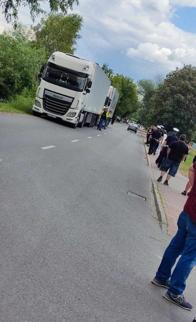 Plantatorzy malin zablokowali przetwórnie. „Co chwila podjeżdżają ciężarówki z owocami z Ukrainy”