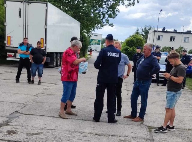 Plantatorzy malin zablokowali przetwórnie. „Co chwila podjeżdżają ciężarówki z owocami z Ukrainy”